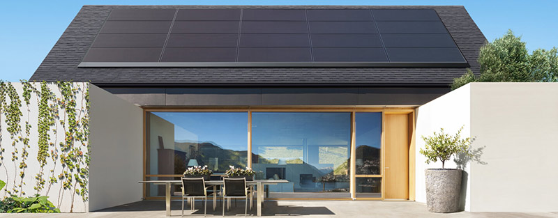 Esthetische zonnepanelen van Tesla en Panasonic